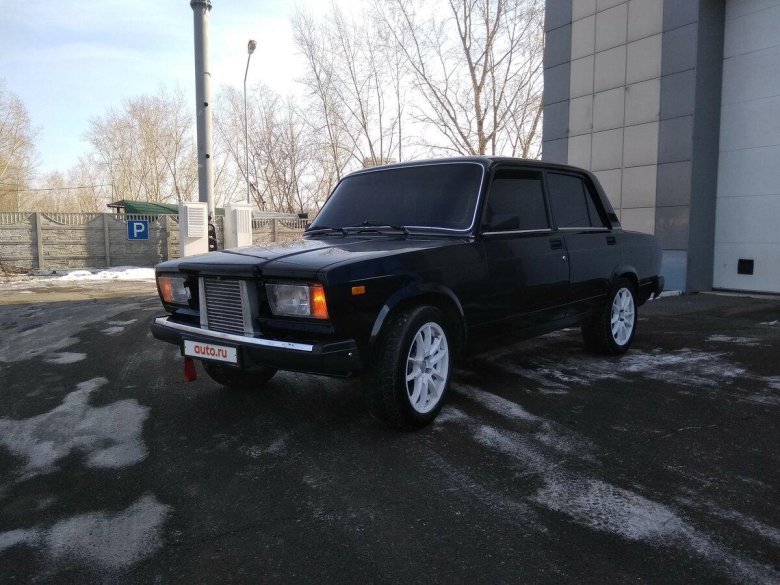 Машина ваз 2107 черная