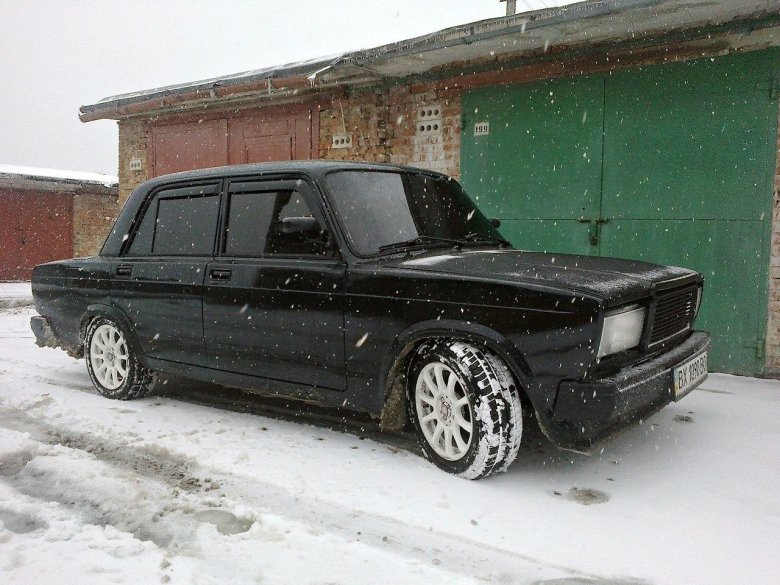 ВАЗ 2107 тюнинговый черный