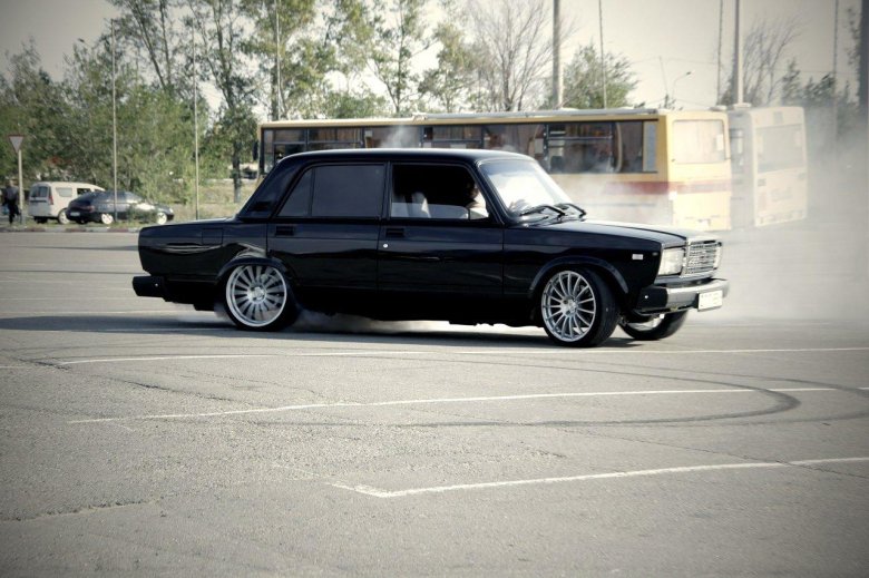 ВАЗ 2107 черная