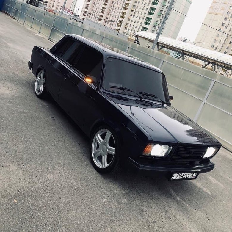 ВАЗ 2107 черный р17