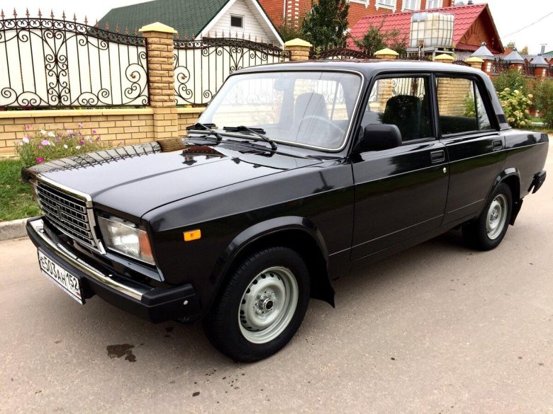 ВАЗ 2107 черный 2011 года
