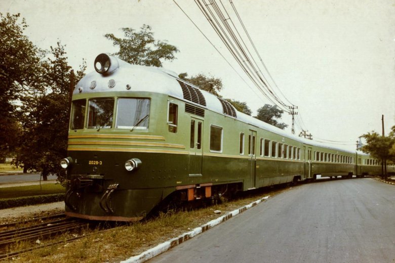 Дизель электропоезд ссср