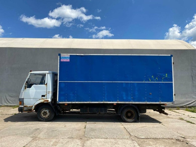 Грузовик с кузовом