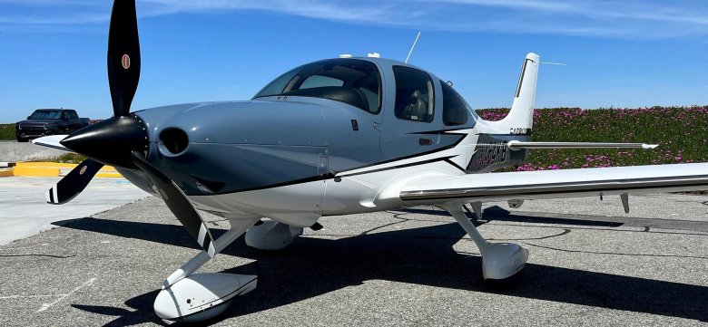 Cirrus aircraft sr22