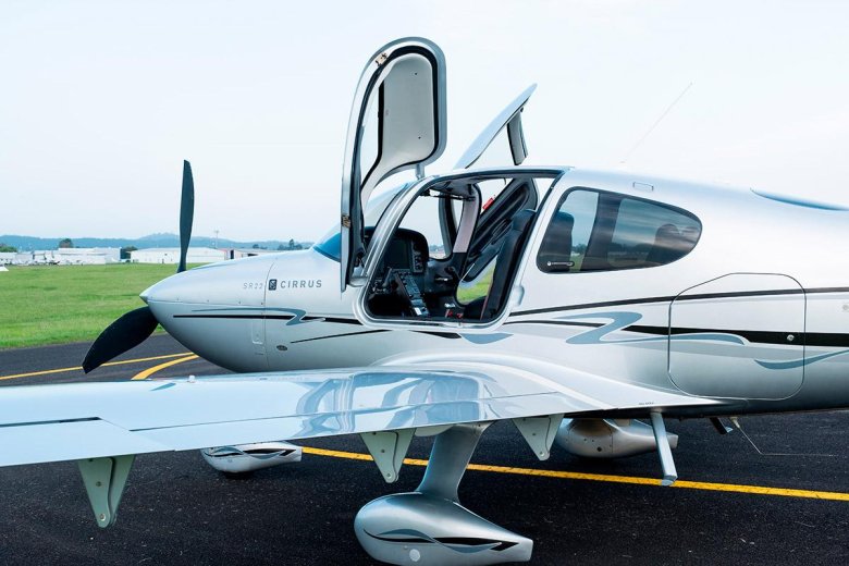 Самолет Cirrus sr22