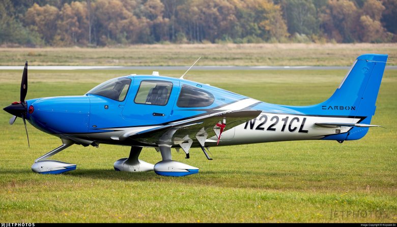 Самолет Cirrus sr22