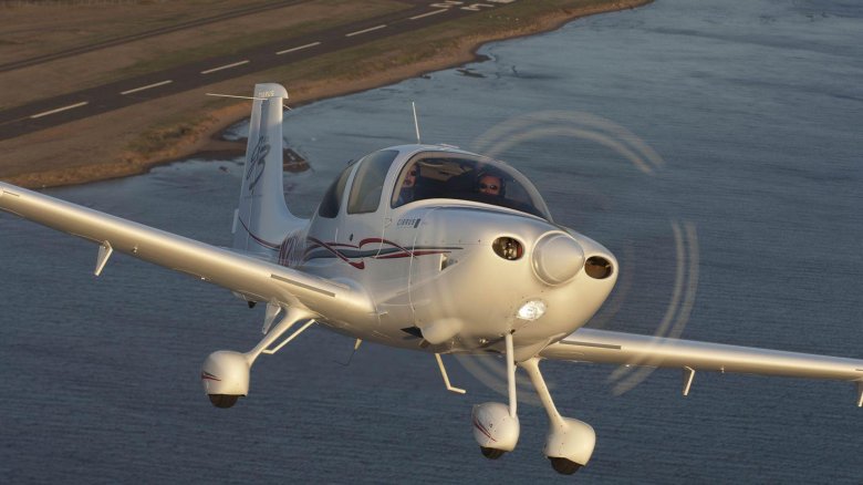 Самолет Cirrus sr22