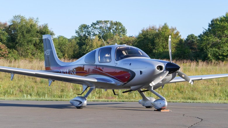 Самолет Cirrus sr22