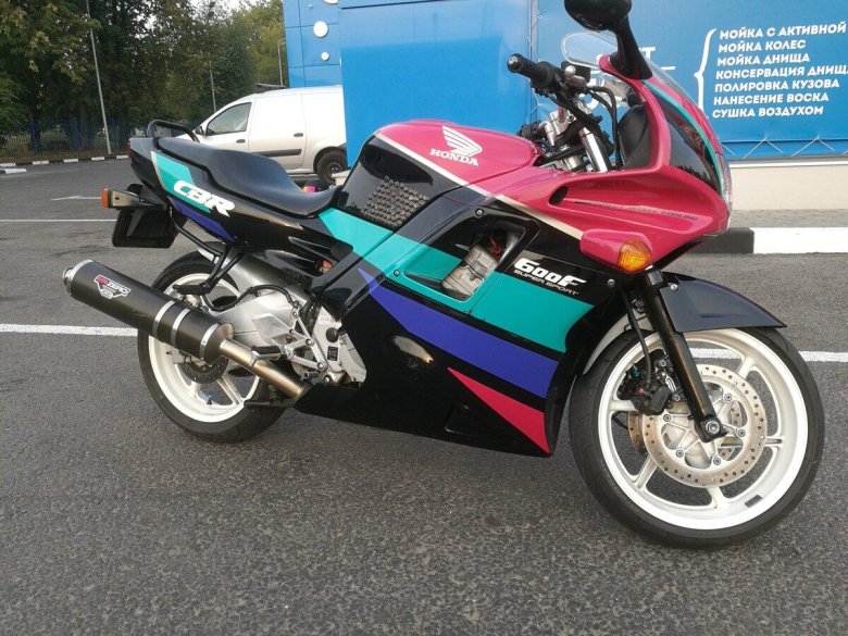 Yamaha FZR 600