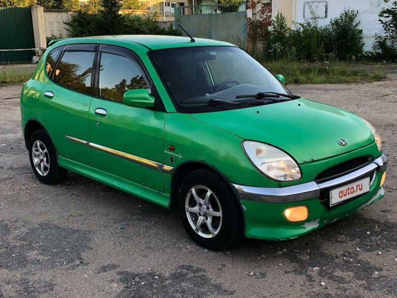 Daihatsu storia зеленый