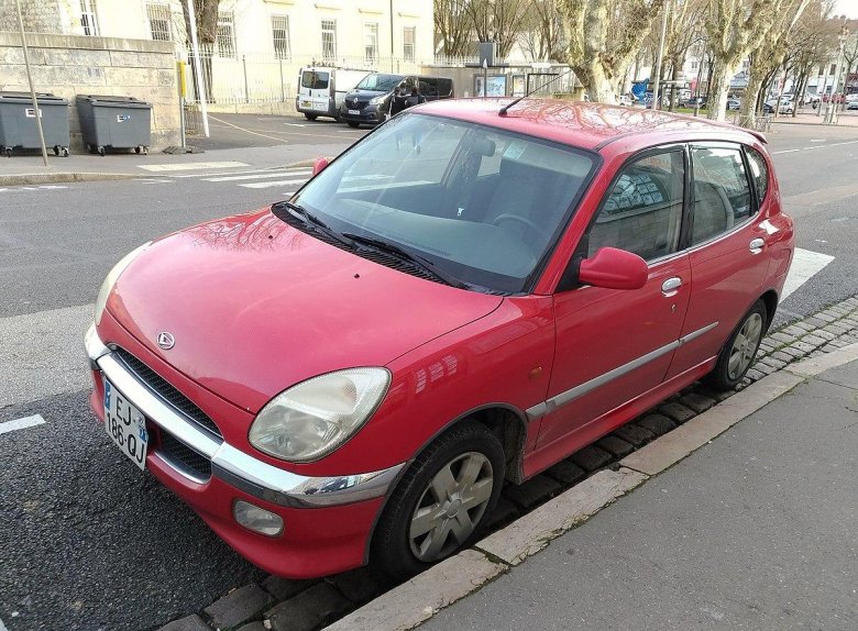 Дайхатсу Сирион 2000