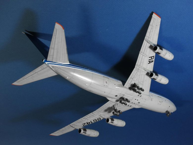 Модель самолета ил 96