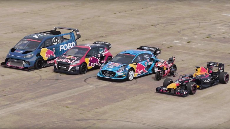 Гоночные машины redbull сзади