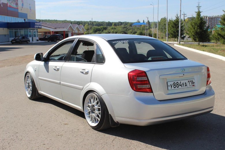 Chevrolet lacetti седан