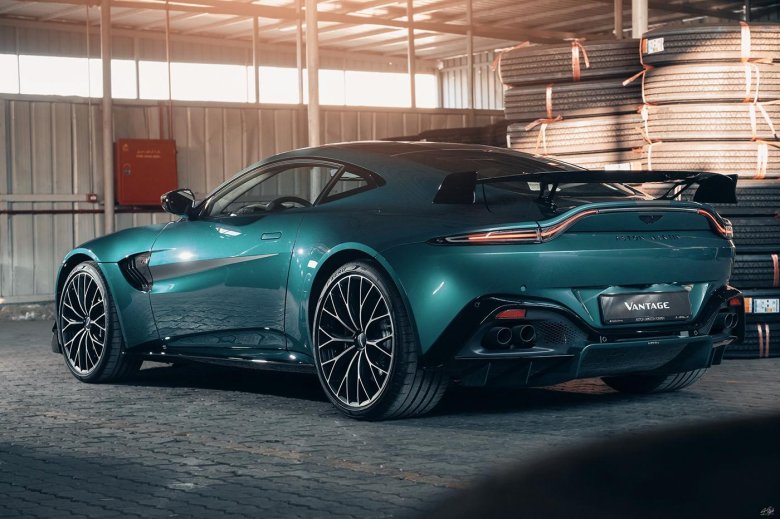 Aston Martin 2022