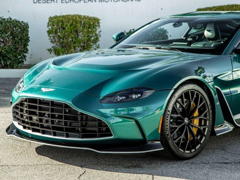 Aston martin v 12 vantage