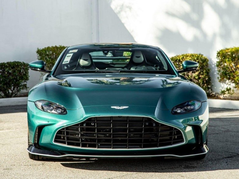 Aston martin v 12 vantage