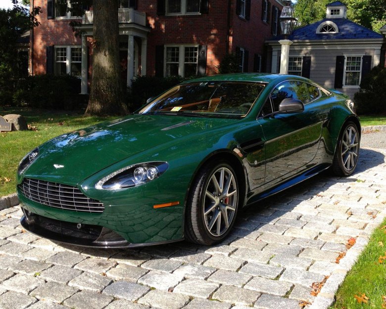 Астон Мартин Бритиш рейсинг Грин