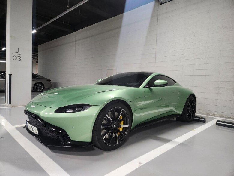 Астон мартин 2021