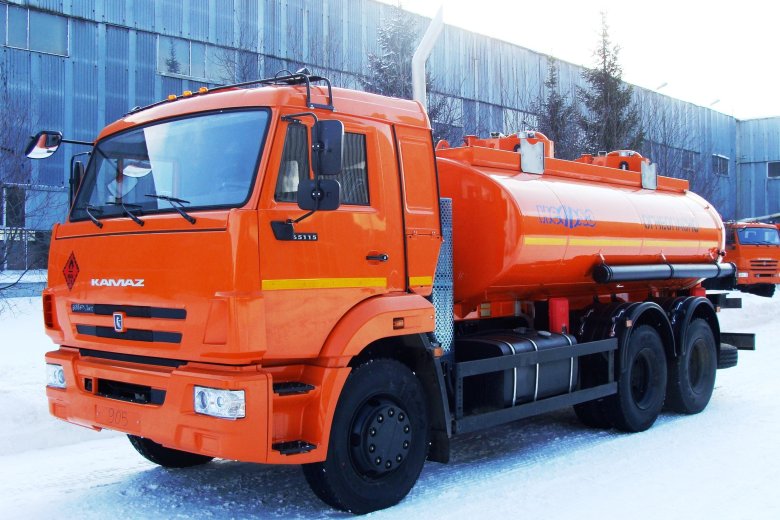 Автотопливозаправщик НЕФАЗ 6606