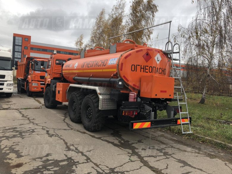 Автотопливозаправщик НЕФАЗ-66062