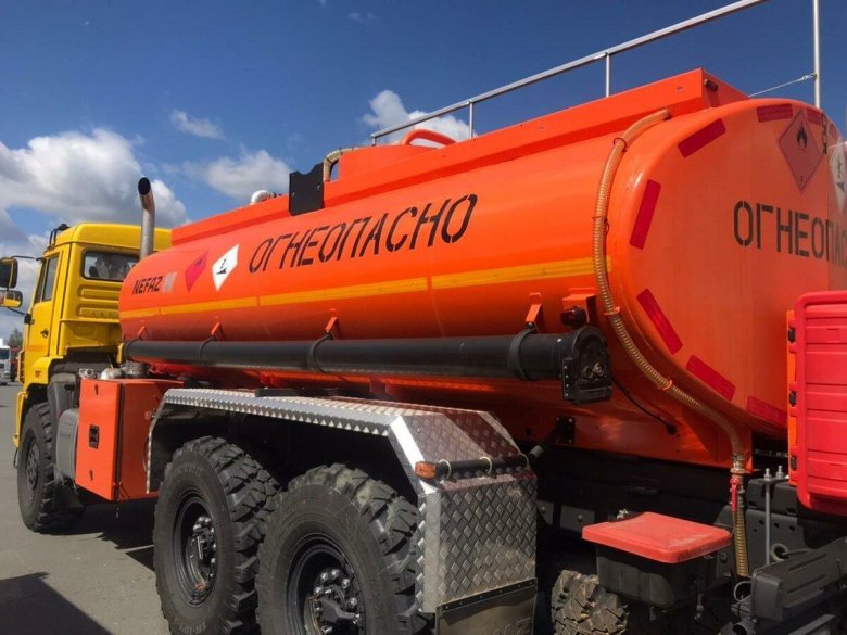 Автотопливозаправщик НЕФАЗ-66062