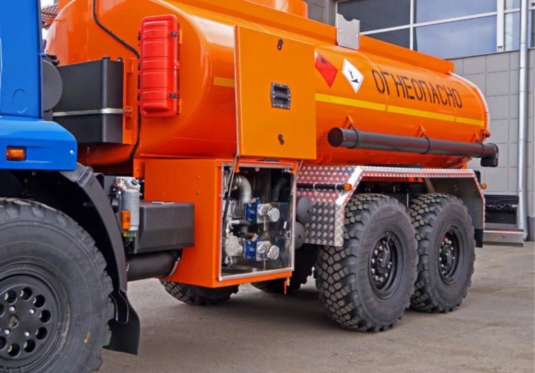 КАМАЗ 43118 Автотопливозаправщик