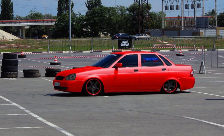 Лада Приора заниженная тюнинговая