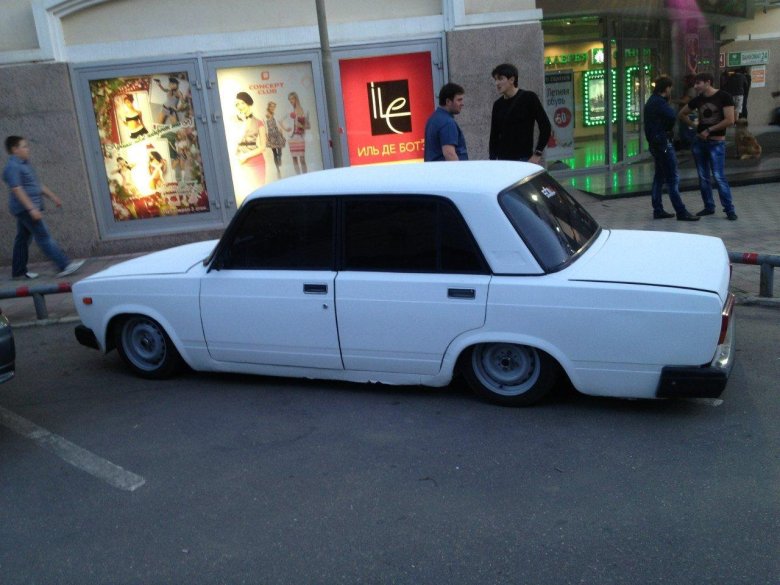 ВАЗ 2107 белая тонированная