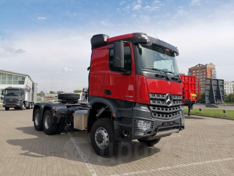 Мерседес Арокс 6х6 седельный тягач