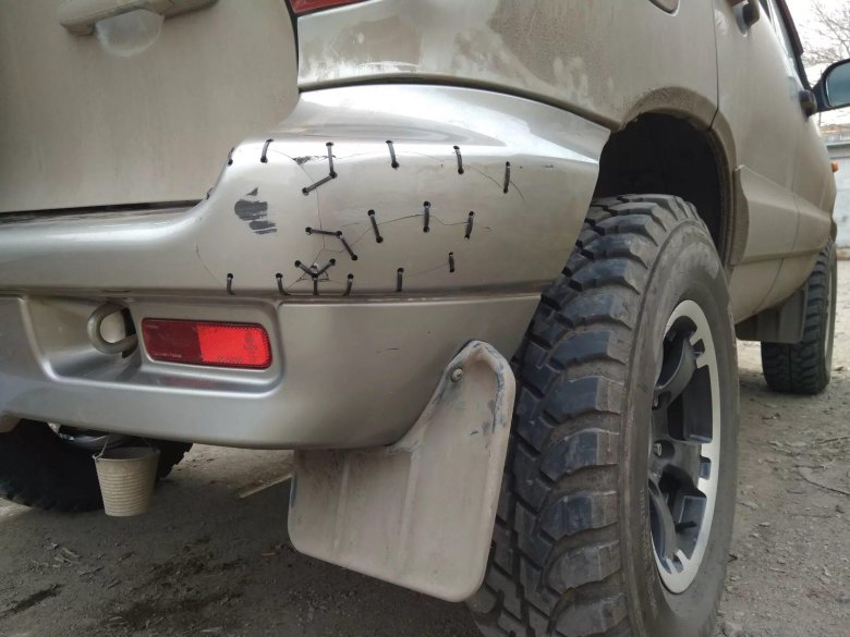 Нива Шевроле без заднего бампера