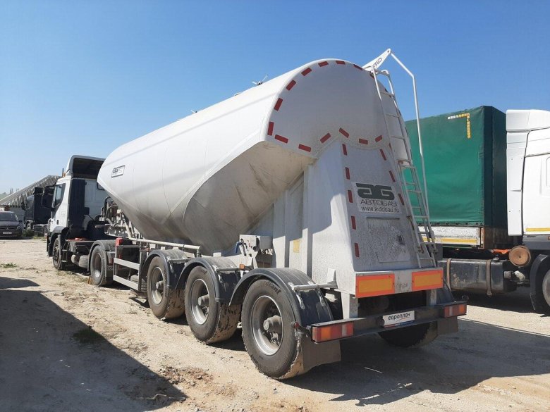 Полуприцеп цементовоз
