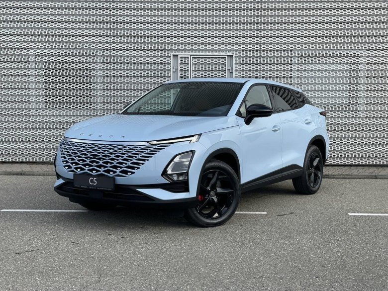 Машина Omoda 2023