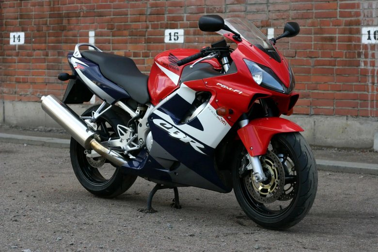 Мотоцикл honda cbr 600