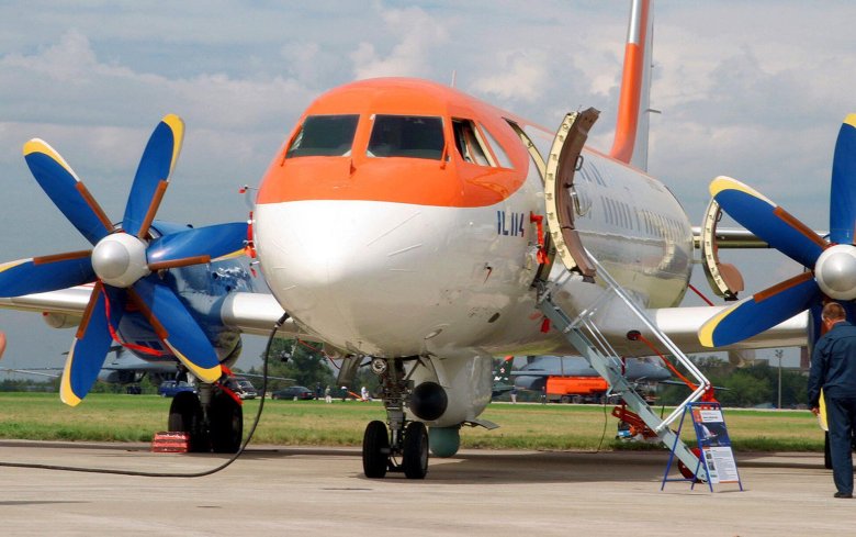 Турбовинтовой самолет ил 114 300