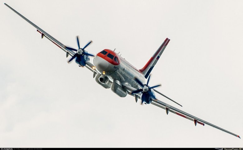 Самолет ил-114-300