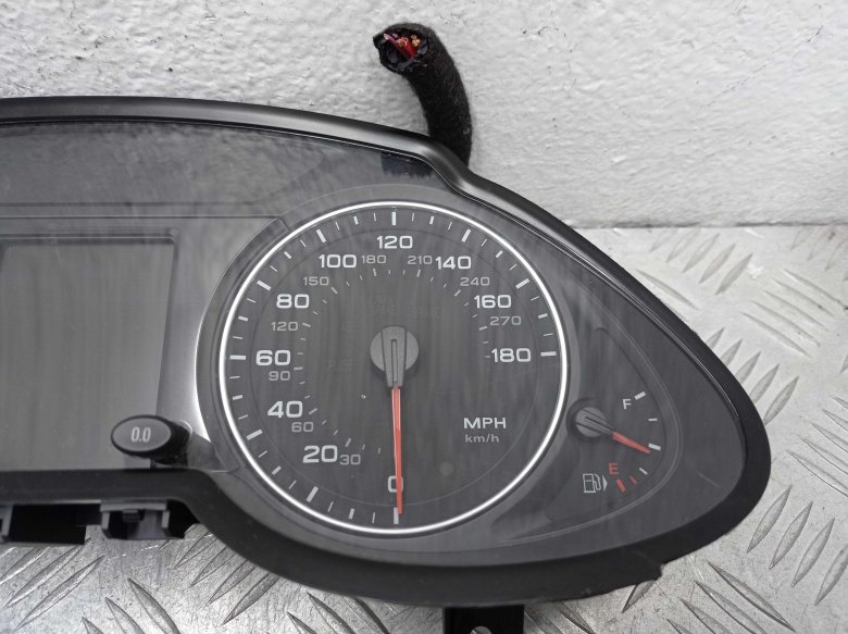 Uni-k приборная панель