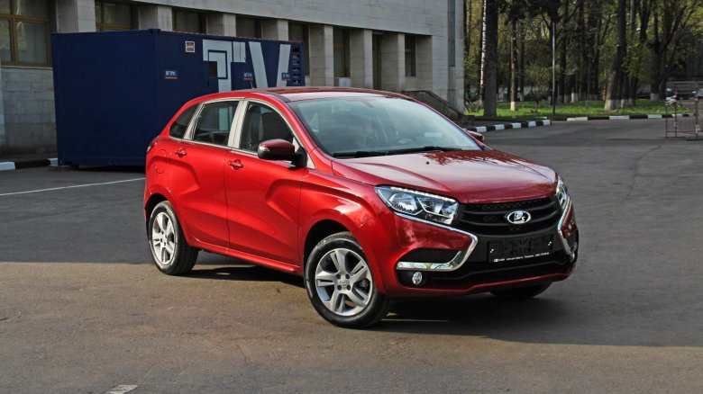 Lada XRAY красная