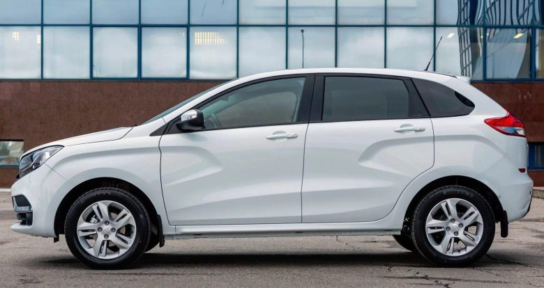 Лада XRAY сбоку