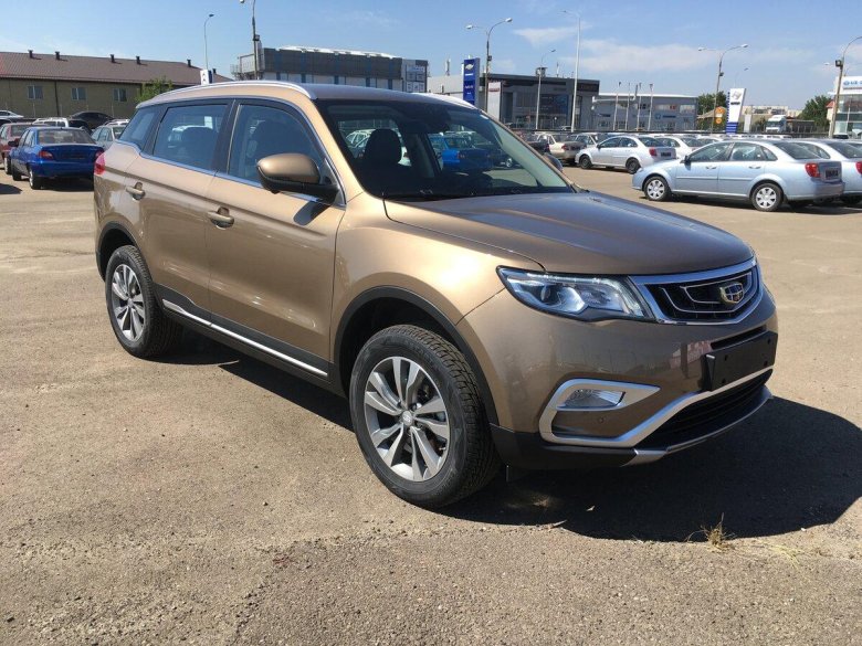 Geely Atlas золотой