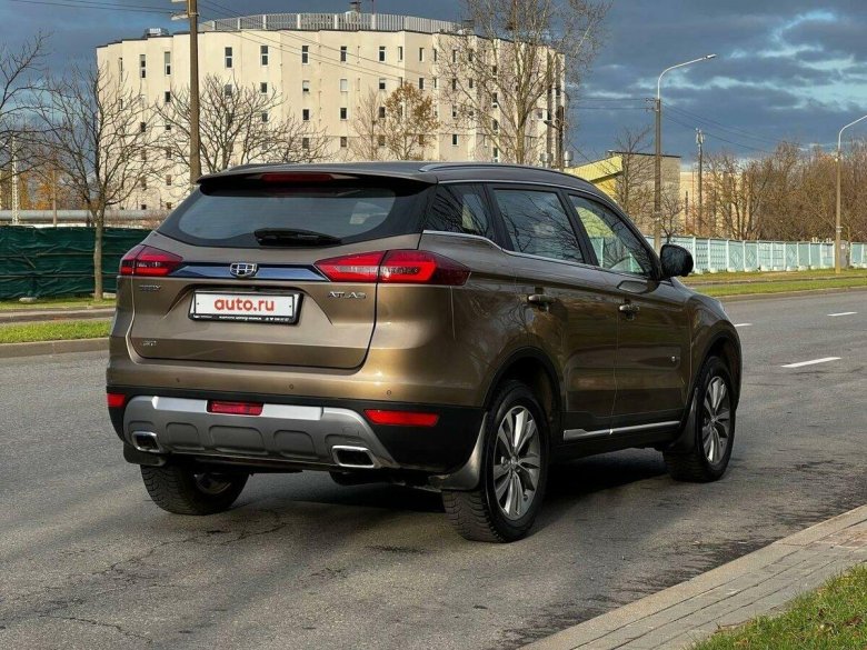 Geely Atlas бежевый