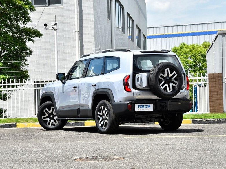 Китайские внедорожник