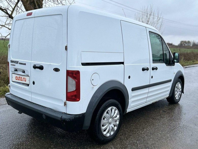 Белый форд транзит
