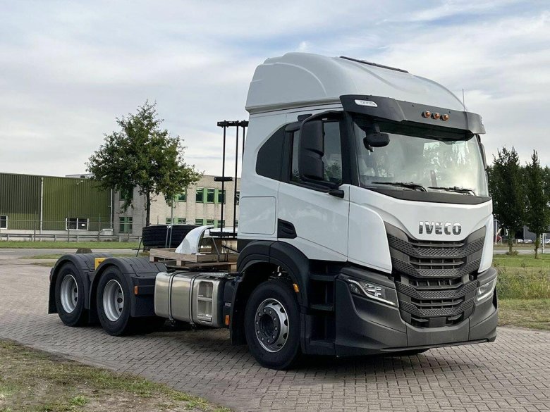 Тягач ивеко