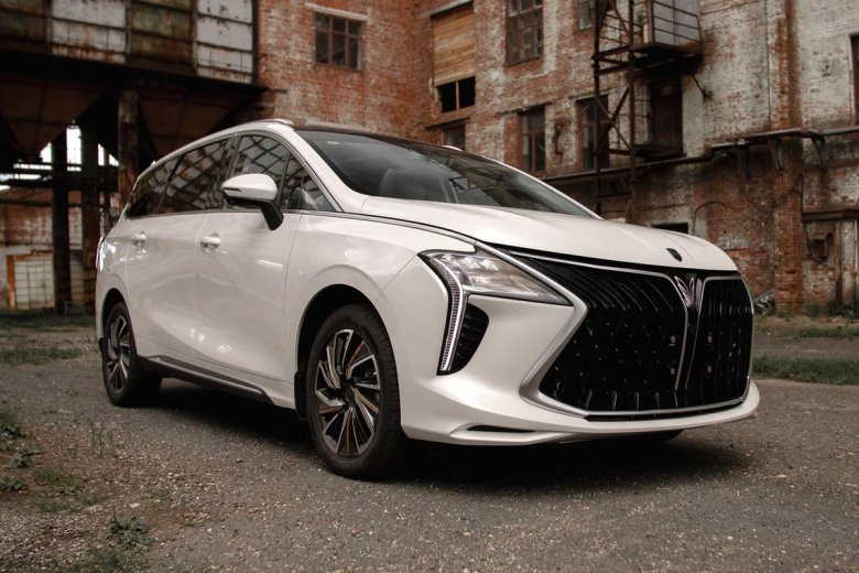 Forthing автомобиль