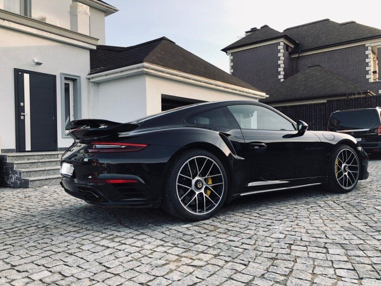 Порше 911 турбо с черный