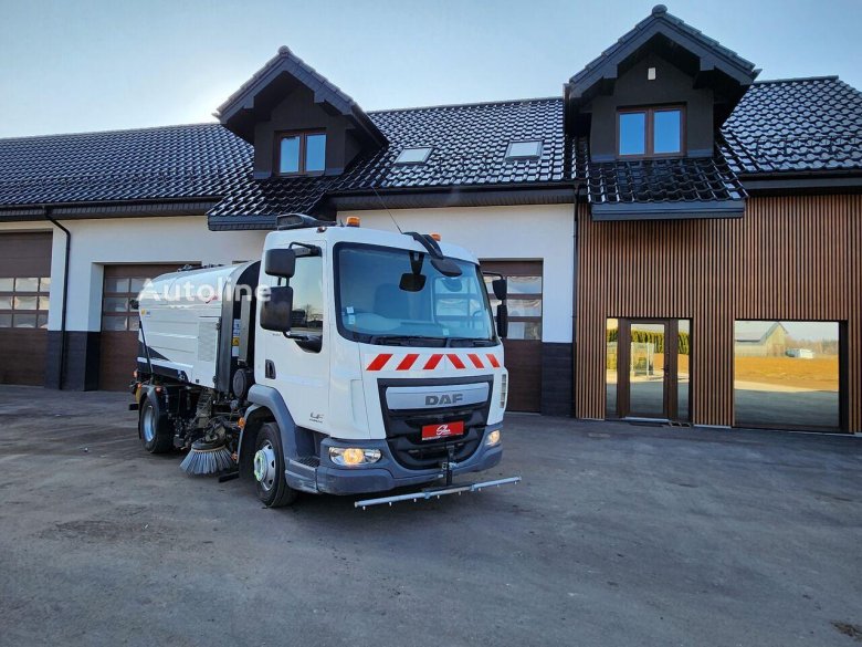 Подметально уборочная машина