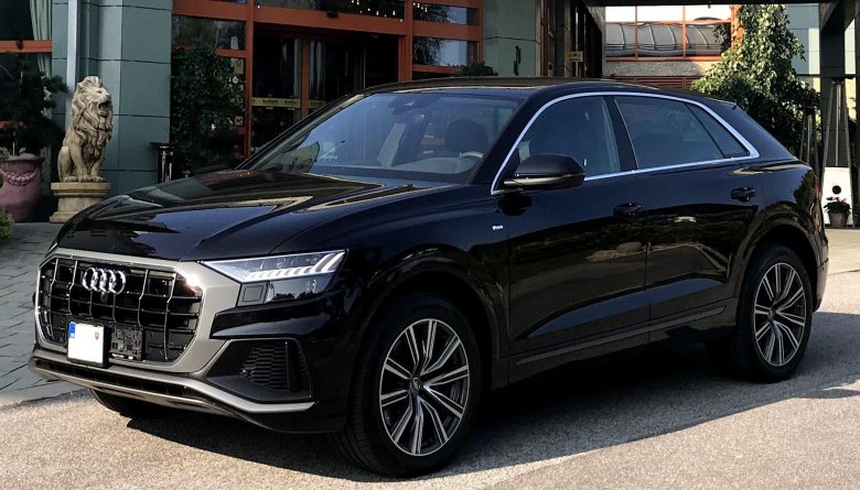 Audi q8 Black