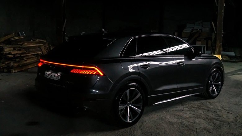 Audi q8 черная
