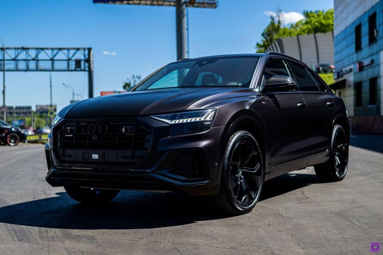 Audi q8 черная